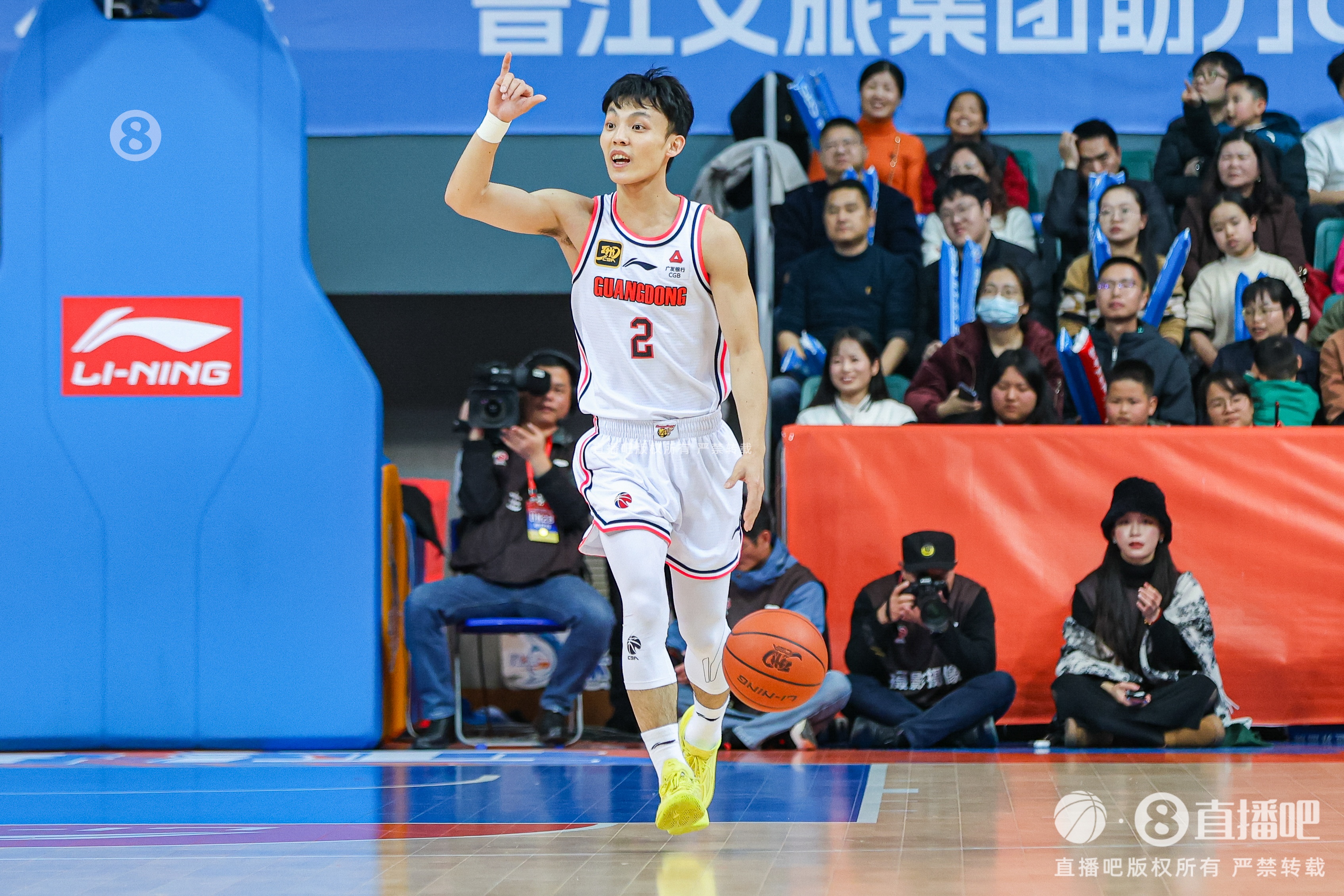 难得打这么短时间!徐杰32分钟11中6拿到17分3板7助 正负值+36